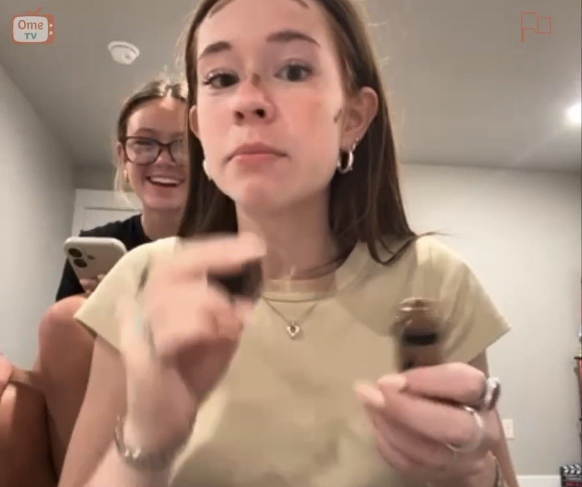 Bbcreactions's tweet photo. DM me I make compilation videos of reactions #ometv #monkeyapp #cockshock #minichat #videochat https://t.co/rkrjhfUHGu