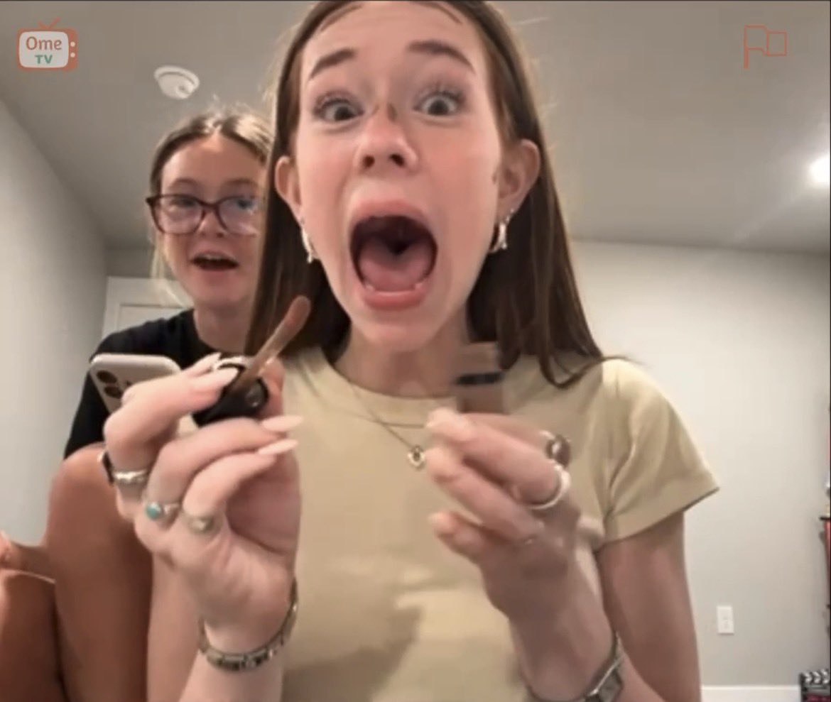 Bbcreactions's tweet photo. DM me I make compilation videos of reactions #ometv #monkeyapp #cockshock #minichat #videochat https://t.co/rkrjhfUHGu