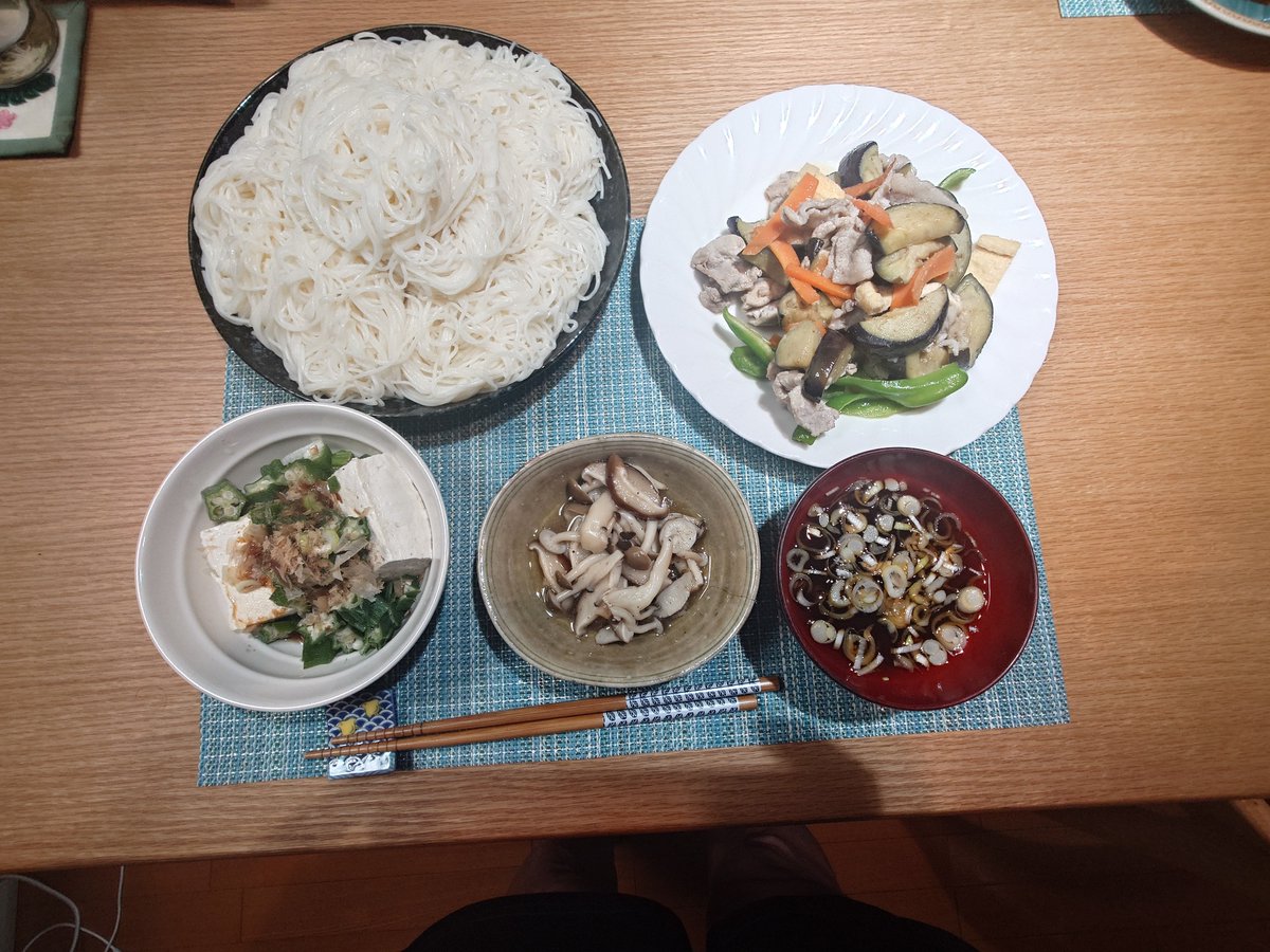 fkrice2014's tweet photo. おはよう🌄(木)曜𛂪
朝活体幹＆脚トレから🚿

3年前に食生活を変えて筋トレを加え4kg減の体脂も下げた。増量してる今は3kg戻し体脂も上がってる。
そりゃそうだよね…これだけ食べれば💦

本日酷暑。皆さん体調に気を付けてください。 https://t.co/XaGivzBooh