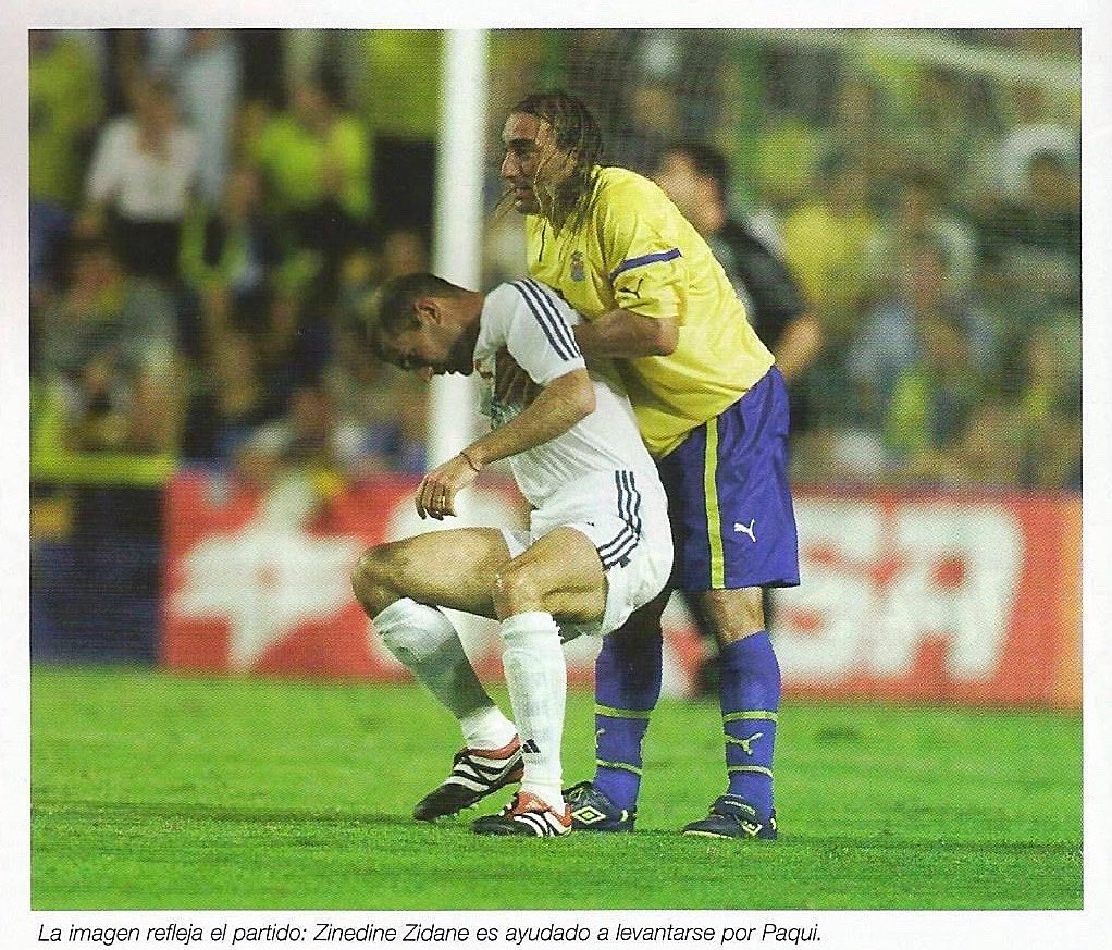 EstampasUDLP's tweet photo. @pab10_sb @futbolretroes ¿Malillo? ¿En serio? Joder, lo que hay que leer. Un jugadorazo como Paqui, campeón olímpico con España, con 452 partidos en el futbol profesional, y una zurda con muchísima clase, ¿malillo?😳 https://t.co/8j8eKMbAz5
