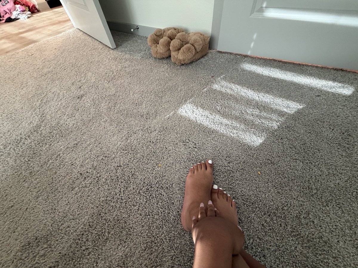 miaannemoon's tweet photo. 🤭🤭👀 Be a good boy and send it before I even wake up #dtx #dallas #dallasfeet #dallasfindom #dallasfemdom https://t.co/6jJvbrGTfg