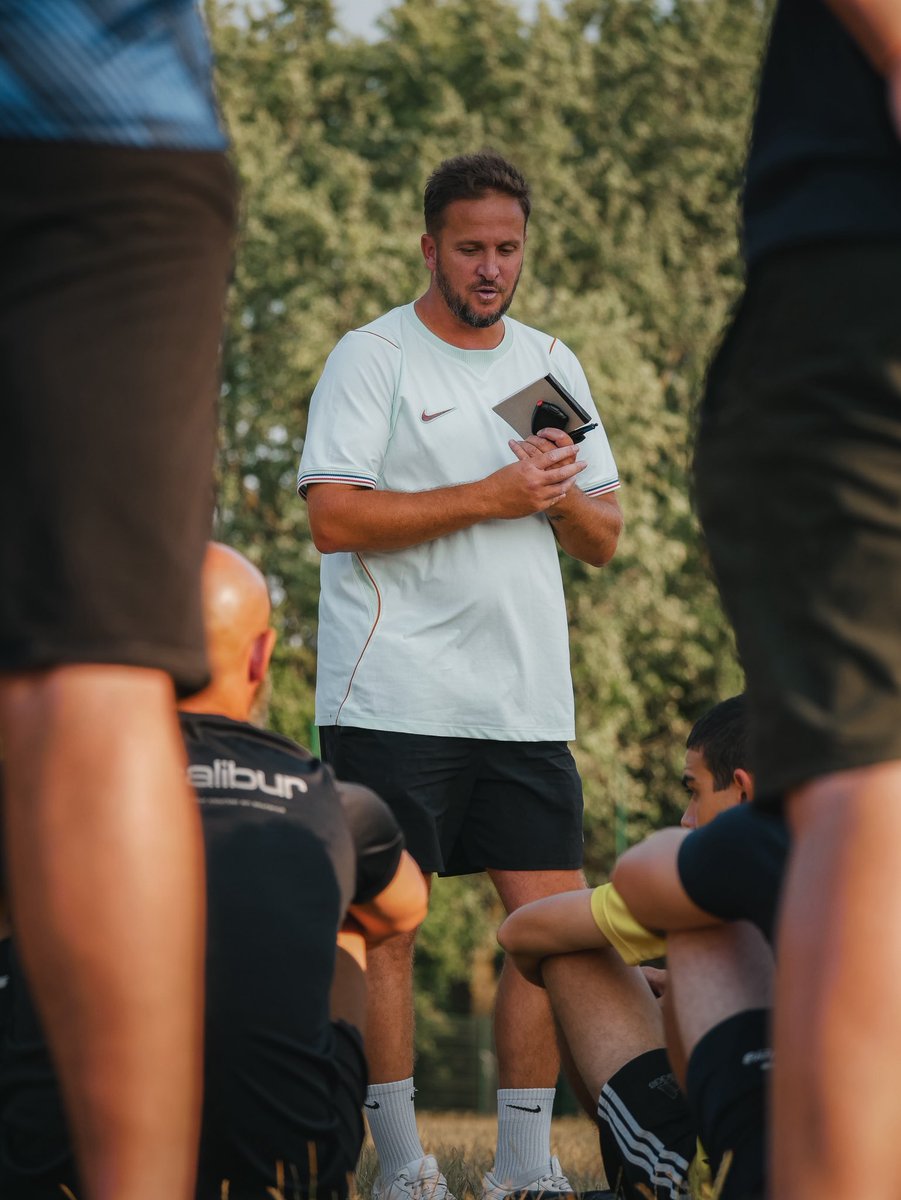 as_gournay's tweet photo. La reprise ! 🟡⚫️

Nos jaunes et noirs ont retrouvé le chemin de l’entraînement aujourd’hui pour lancer officiellement la préparation de cette nouvelle saison ! ⚡️

📸 JulienC. https://t.co/moCoYQBQBV