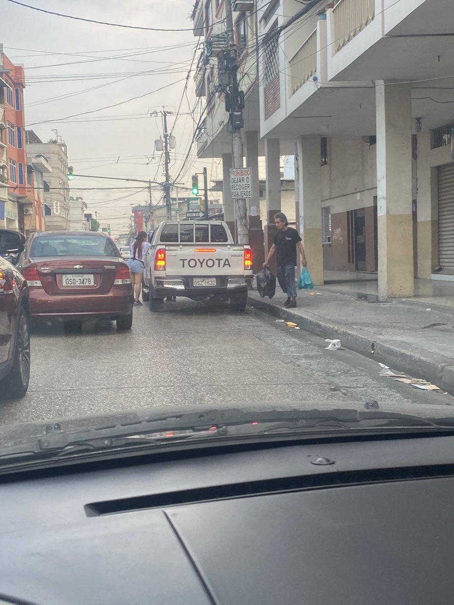 pancho913's tweet photo. Hasta cuando Guayaquil será tierra de nadie? Del que chucha, del más sabido y es todas las calles @ATMGuayaquil @alcaldiagye https://t.co/B2OB0dkthg