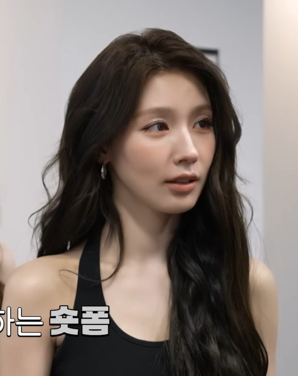 minniexskirt's tweet photo. she's serving 2nd gen baddie here! https://t.co/efsmHEuBXo