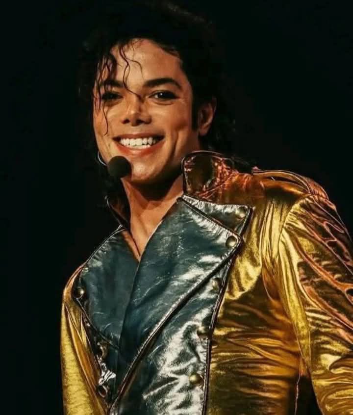 whimsichael's tweet photo. yall don’t talk about history era michael enough for me https://t.co/gqtGLscART