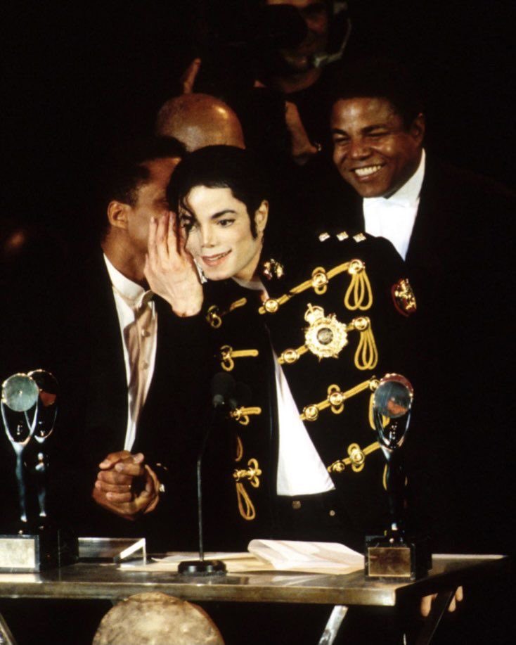 whimsichael's tweet photo. yall don’t talk about history era michael enough for me https://t.co/gqtGLscART