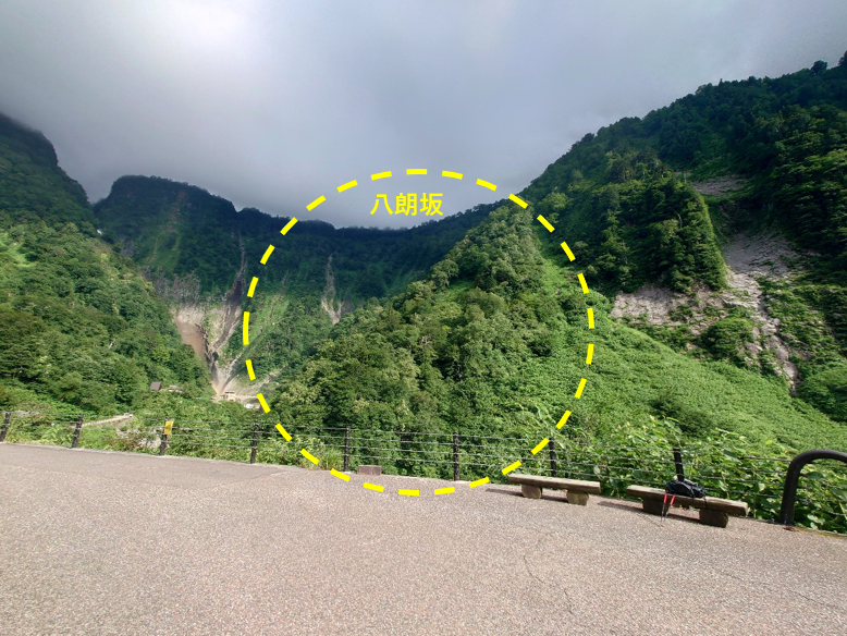 toyama_sangaku's tweet photo. 【八郎坂は登山道です】
称名滝から弘法に続く八郎坂は、遊歩道ではなく登山道です。サンダルやスニーカーなど街の履物で通行すると、転倒や滑落等大きな事故に繋がる可能性があります。途中の展望台から眺める称名滝と称名廊下は素晴らしい展望ですので、しっかりとした登山できる装備で挑みましょう https://t.co/iyEdt2F5t1