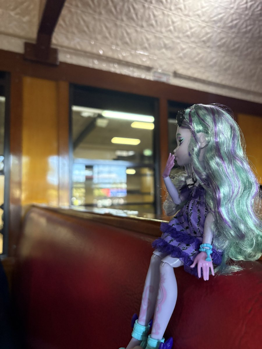 OarifinIsLive's tweet photo. WERE GOING ON A COOL ASS TRAIN THIS MORNING
THE HISTORIC KORANDA SCENIC RAILWAY 🦑
#train #cairns #queensland #vtuber #monsterhigh #twylaboogeyman #twyla #doll #koranda #railway https://t.co/qJR3smCUaA