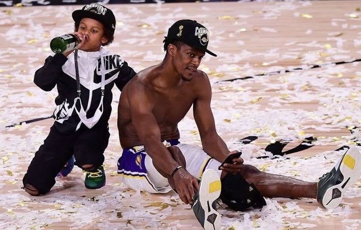 LakeShowYo tweet picture