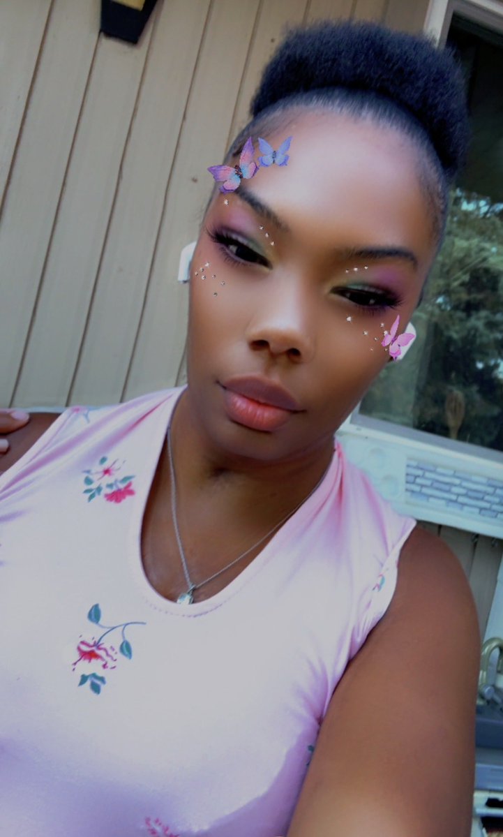 Toyaaa80's tweet photo. Yes she is outside gettin away from kids https://t.co/N74SzVgExY