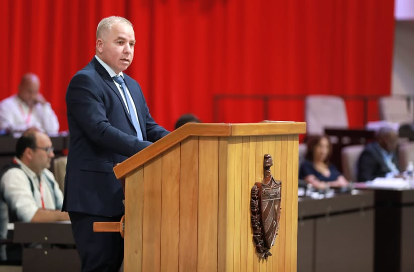 finanzasprecios's tweet photo. Ministro de #FinanzasyPrecios @regueiro_ale , presentó esta jornada en la Sesión Plenaria de la @AsambleaCuba , la actualización de la marcha de la ejecución del #PresupuestoDelEstado en el presente año 2026 y la liquidación del Presupuesto correspondiente al año 2025. https://t.co/ygs0YU1m0A