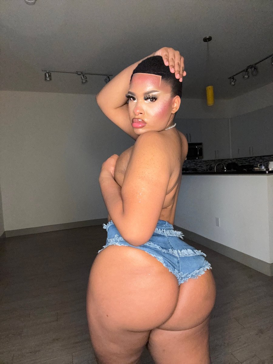 Transthereal10's tweet photo. phat butt 🥰 https://t.co/wdNbiN7Hgz