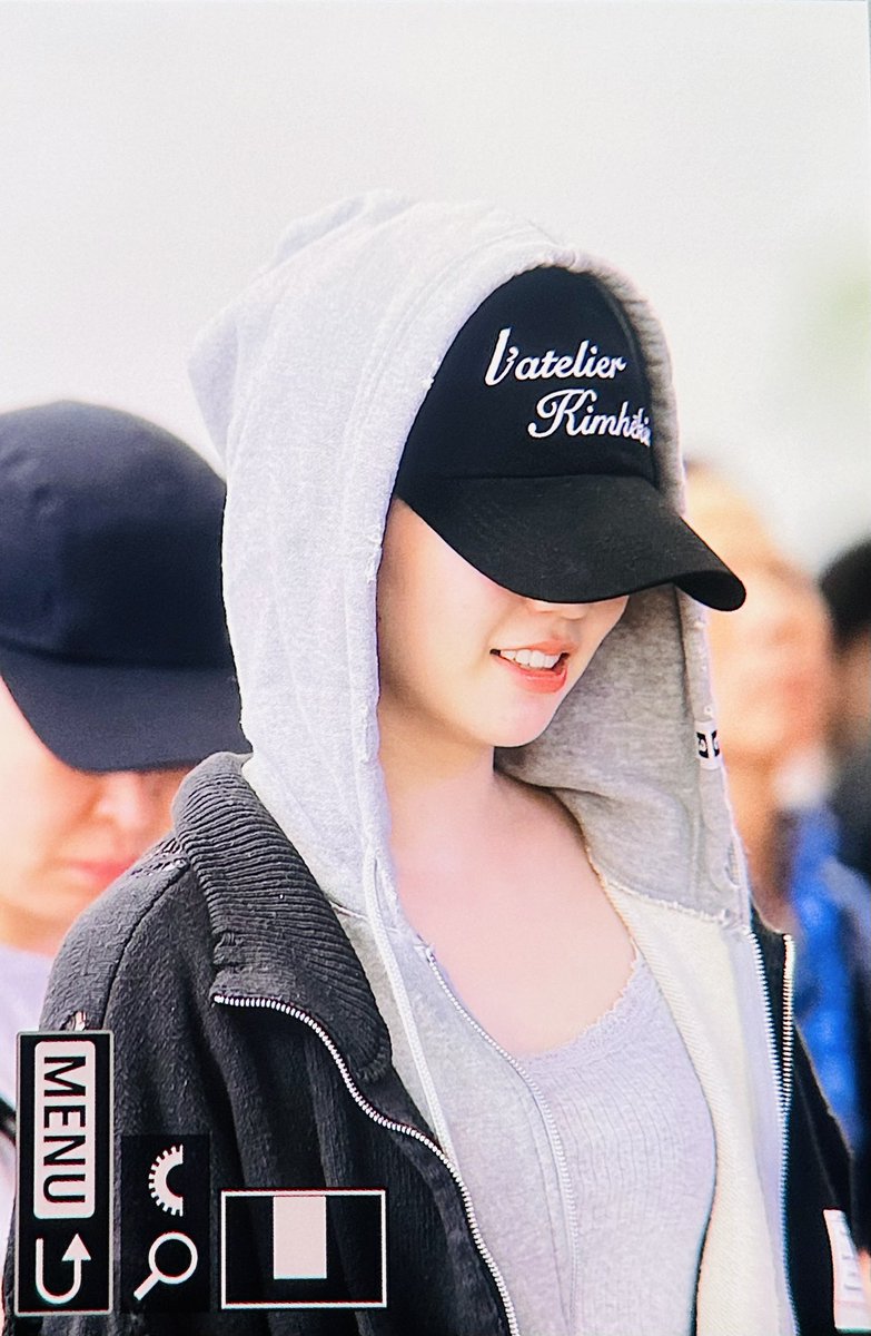 Pink_Roses_0620's tweet photo. 260730 GMP 출국 pre

🤍

#NiziU #니쥬 #AYAKA #아야카 #彩花 #アヤカ https://t.co/s1kRxA0cty