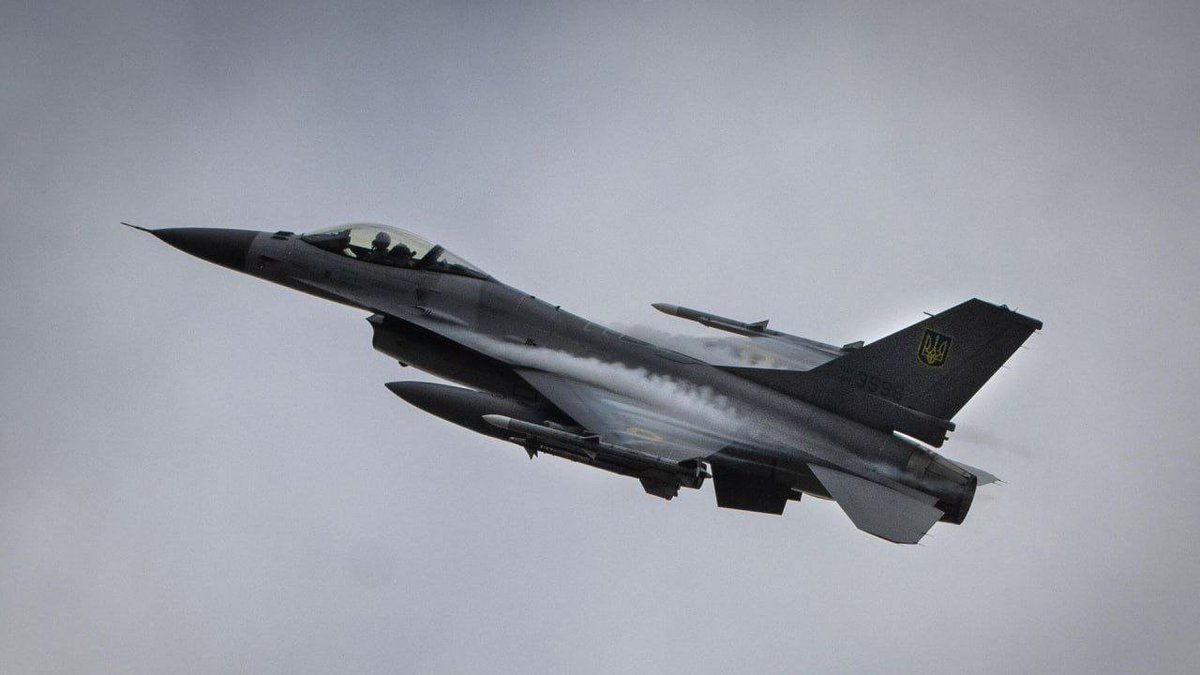 Snabanik90's tweet photo. 🇺🇦✈️: #Ukraine - #Aviation.

La Fuerza Aérea de Ucrania, ha informado la perdida del quinto caza ligero, F-16 Fighting Falcon.

Dicen que se estrelló por una "situación anómala".

Esto coincide con la visita de Zelensky a EE.UU, en dónde hablo con funcionarios de Lockheed Martin. https://t.co/PUP4dDBNzn