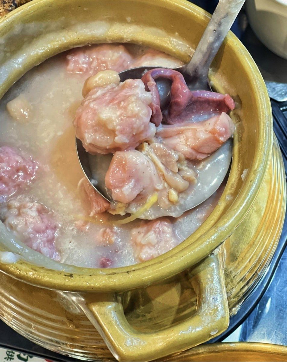 Han53406399's tweet photo. [藏在巷子里的宝藏粥铺！生滚粥米糯料足，油条现炸脆到掉渣，连喝两碗都不够～]， https://t.co/bb911SA5Yr