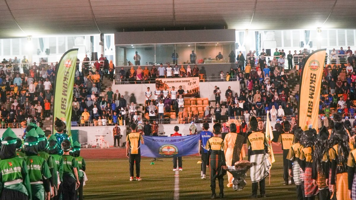 NajwanHalimi's tweet photo. 25 Julai 2026

Menyempurnakan perasmian Kejohanan Sukan Tahunan Sekolah Kebangsaan Raja Muda ke-31 di Kompleks Sukan Negara Shah Alam, Seksyen 21.

Kejohanan ini berlangsung dalam suasana penuh meriah dengan penglibatan aktif para ibu bapa yang hadir untuk menzahirkan sokongan kepada anak-anak mereka.

Tahniah diucapkan kepada pihak sekolah dan murid-murid  yang telah menjayakan kejohanan ini dengan penuh semangat kesukanan.