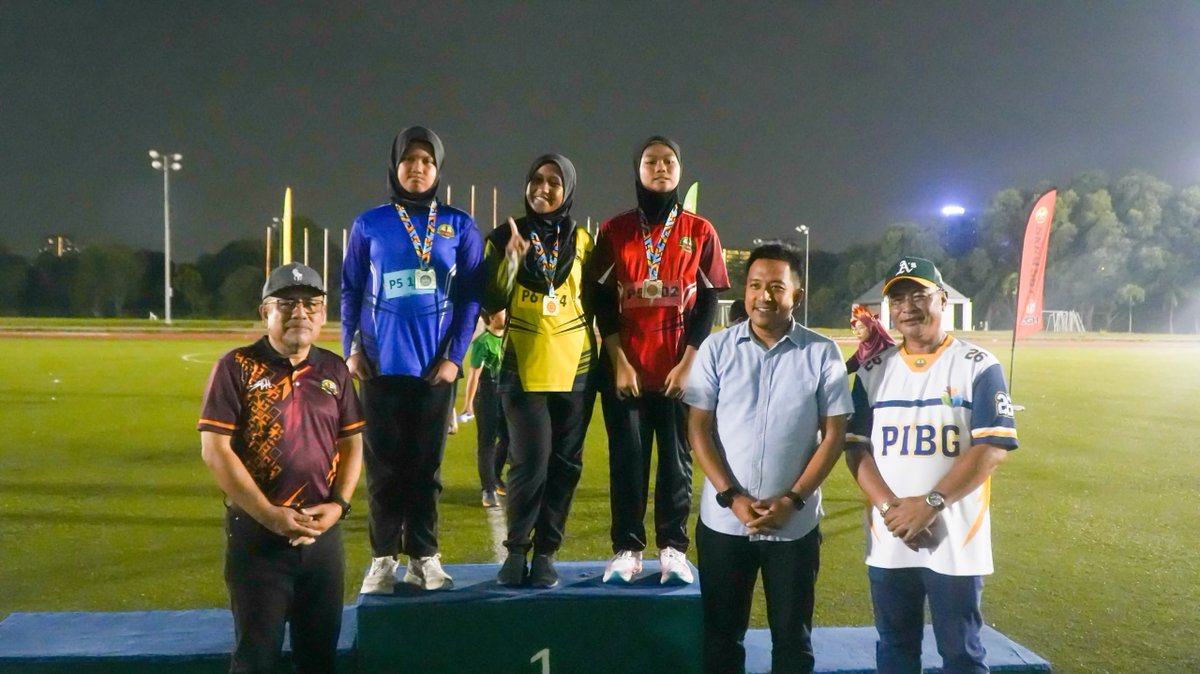 NajwanHalimi's tweet photo. 25 Julai 2026

Menyempurnakan perasmian Kejohanan Sukan Tahunan Sekolah Kebangsaan Raja Muda ke-31 di Kompleks Sukan Negara Shah Alam, Seksyen 21.

Kejohanan ini berlangsung dalam suasana penuh meriah dengan penglibatan aktif para ibu bapa yang hadir untuk menzahirkan sokongan kepada anak-anak mereka.

Tahniah diucapkan kepada pihak sekolah dan murid-murid  yang telah menjayakan kejohanan ini dengan penuh semangat kesukanan.