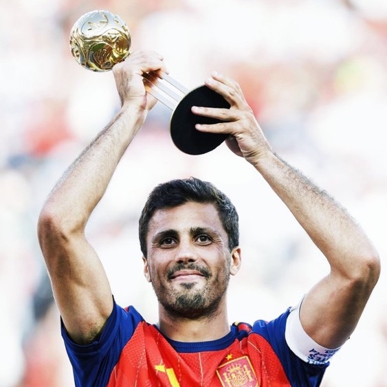 MadridXtra's tweet photo. 🚨💣 BREAKING: Rodri to Real Madrid could be DONE IN A MATTER OF HOURS!

Similar to Cucurella’s deal.

THE CLUB IS NOW ACCELERATING. @La_SER 🇪🇸🔜 https://t.co/Z86bbPrLuK