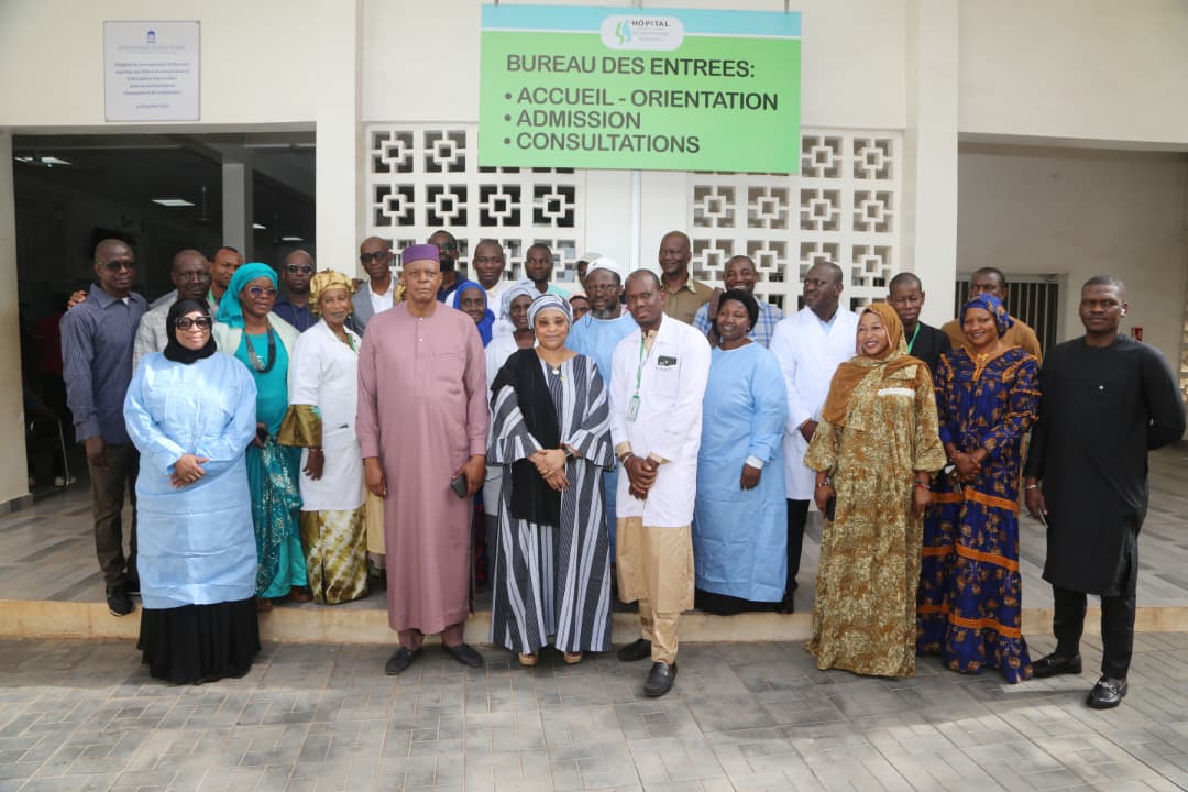 nandi_info's tweet photo. CMSS : le numérique au service de la modernisation des services publics. En visite à l'Hôpital de dermatologie de Bamako et à la CMSS, le ministre Assa Badiallo Touré a salué les avancées de la digitalisation pour des services plus rapides, transparents 
https://t.co/Nz9XEM0Y3C https://t.co/vjoePYYgoz