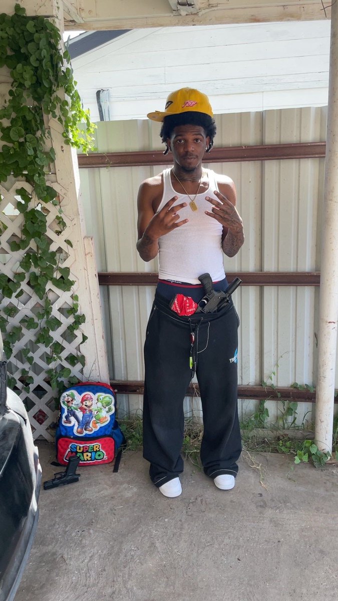 Trapposamaa's tweet photo. Bad bitxhes luv doe boyz thought I told ya dattt #dtx #dallas #needafreak! https://t.co/PQpgYwqtrh