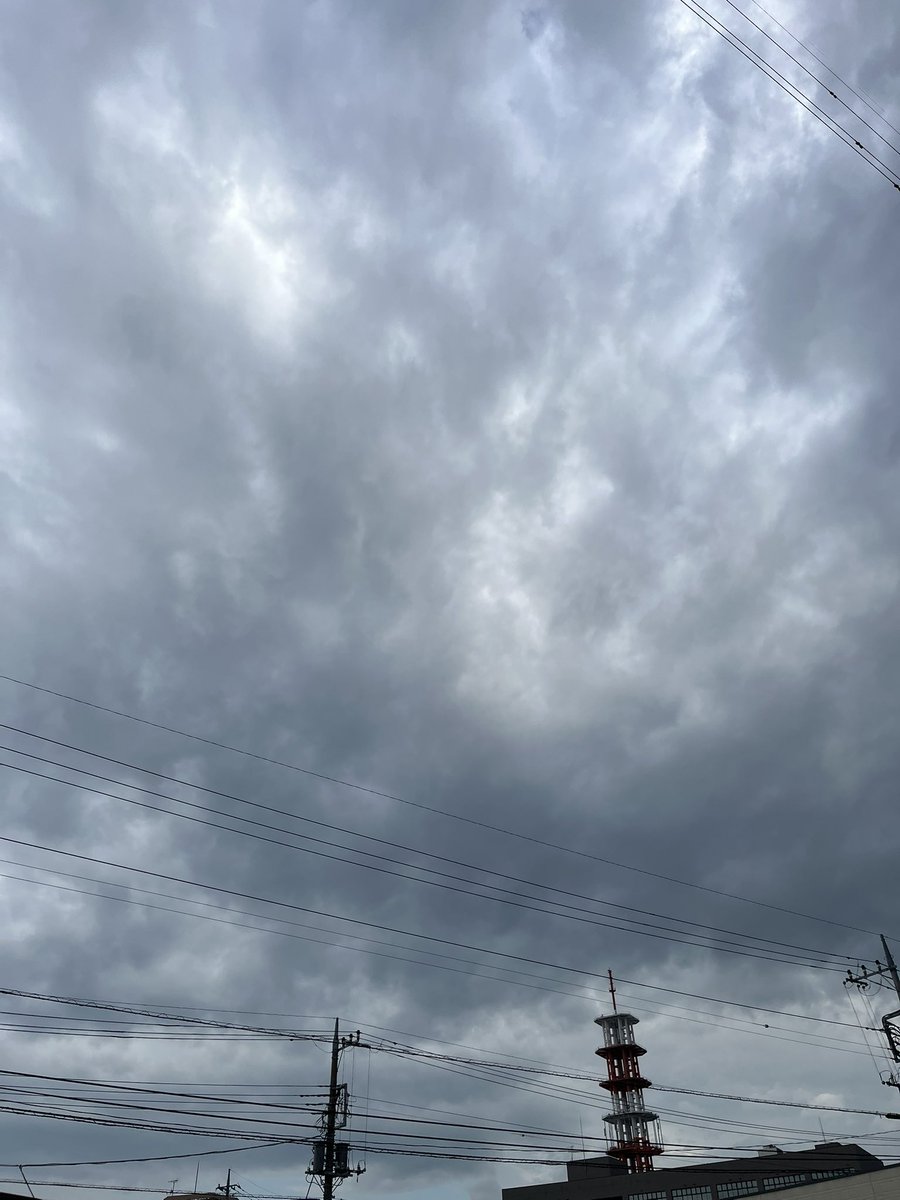 toei_densetsu's tweet photo. おはようございます。
今日の宇都宮は曇りのち雨です☁️☔️
最高気温は34℃です。
こまめな水分補給など熱中症対策をしっかり行いましょう🧋

#毎週水曜日はノー残業デー
#完全週休二日制
#電気工事
#企業公式つぶやき 
#企業公式が地元の天気を言い合う https://t.co/ltCJTTVYyL