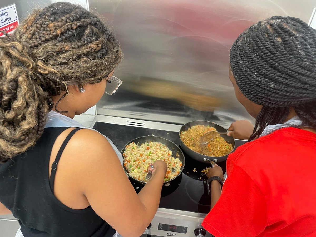 HawksmoorYouth's tweet photo. Informative workshops, sports and cooking all in todays session @YoungGreenwich Safe, welcoming environment for all young people living or in education in @Royal_Greenwich https://t.co/ZazWqWvMQp