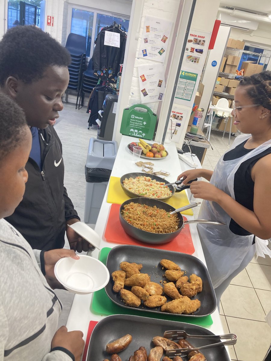 HawksmoorYouth's tweet photo. Informative workshops, sports and cooking all in todays session @YoungGreenwich Safe, welcoming environment for all young people living or in education in @Royal_Greenwich https://t.co/ZazWqWvMQp