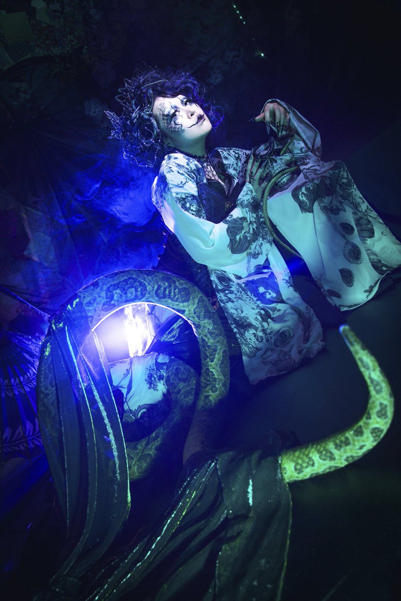 space_ch18k1's tweet photo. 今日は我の日だ！！🐍
黒之巣会の一人みたいで気に入ってる☺️ https://t.co/YXCsUfw4TZ