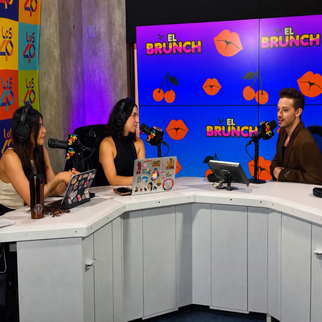 ZZNoficial's tweet photo. 📻 @_Ruggero paso por #ElBrunch de LOS40 Mex. para hablar sobre su Presente atravesado por #VolverARodar y #LaDolceVita 🎼 Revivi la Entrevista que le concedio a @RivaPopMusic y @MaguaRomero en la Mañana de la 101.7FM: https://t.co/e5DmjVEj1E 🔊 https://t.co/1rmNSiTeFN