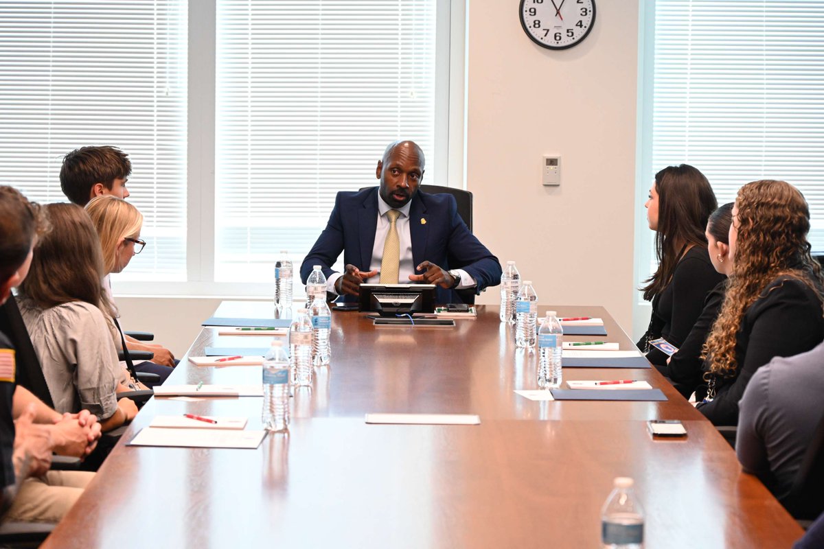 FBIBoston's tweet photo. Special Agent in Charge Ted Docks recently welcomed interns from @TewksburyPD to #FBI Boston where they received an inside look at our operations & learned how our strong law enforcement partnerships play a critical role in our mission to crush violent crime & safeguard our communities. They also met with special agents & professional staff to discuss  #career opportunities within the Bureau. We wish them luck in their studies & look forward to seeing the impact they will make as they build careers dedicated to public safety.