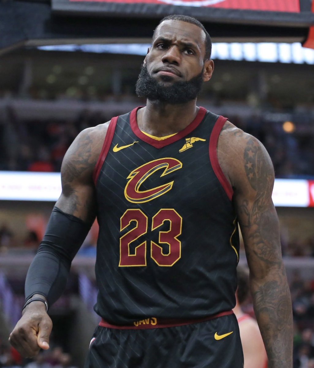 Sleecefj3's tweet photo. @rickyforthree What’s even crazier is that LeBron also looks older if you pull up a pic from 2017 https://t.co/1uITAoNqoQ