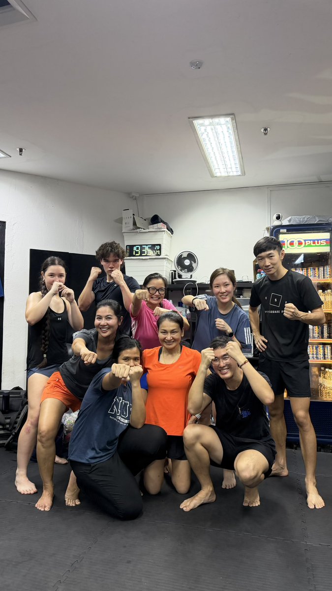 hikcups97's tweet photo. first muay thai session! 🥊
ไม่ไหวแล้ว😭 https://t.co/CiH5EWDyY3