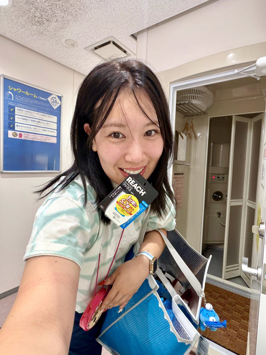 truckmeimei's tweet photo. 朝4:30に茨城県を出発した25歳🚚

宮城県「金成PA」でシャワー休憩
あとは気合いで青森市まで向かいます💪🏻👩🏻 https://t.co/RLZXJVR8OH