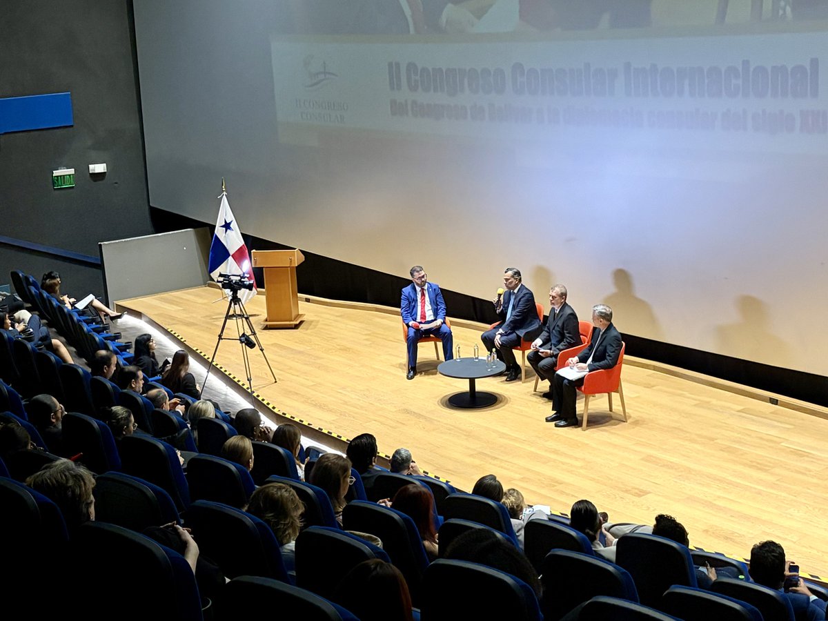 BCIE_Org's tweet photo. Participamos en el II Congreso Consular Internacional en Panamá, aportando la perspectiva del BCIE durante el panel "Multilateralismo e Integración Regional", un encuentro que promovió el intercambio de ideas sobre los desafíos compartidos y las oportunidades para avanzar hacia una región más conectada, resiliente y próspera.

BCIE Motor de la Transformación Positiva 
_______

We participated in the Second International Consular Congress in Panama, sharing the CABEI’s perspective during the panel on “Multilateralism and Regional Integration,” a forum that promoted the exchange of ideas on shared challenges and opportunities for moving toward a more connected, resilient, and prosperous region.

CABEI Engine for Positive Transformation