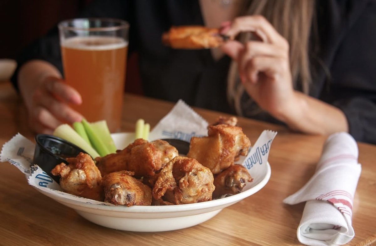 Silver_Diner's tweet photo. In case you needed a sign to order wings tonight…

This is it. 🍗

Happy National Chicken Wing Day. https://t.co/QlorTGYiST