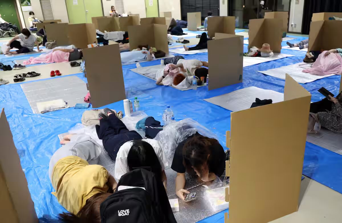 sendaiforme's tweet photo. 日本は災害大国なのに、災害が起こる度に今だに体育館などで避難...

台湾地震の時は半日で個室テントや仮設トイレが設置された。
台湾政府の対応は素晴らしかったよね。

日本は何も学んでないよね。
海外にばら撒く金あるなら、国民の生命と財産を守る為に使えよって。 https://t.co/X6AgPQEfVI