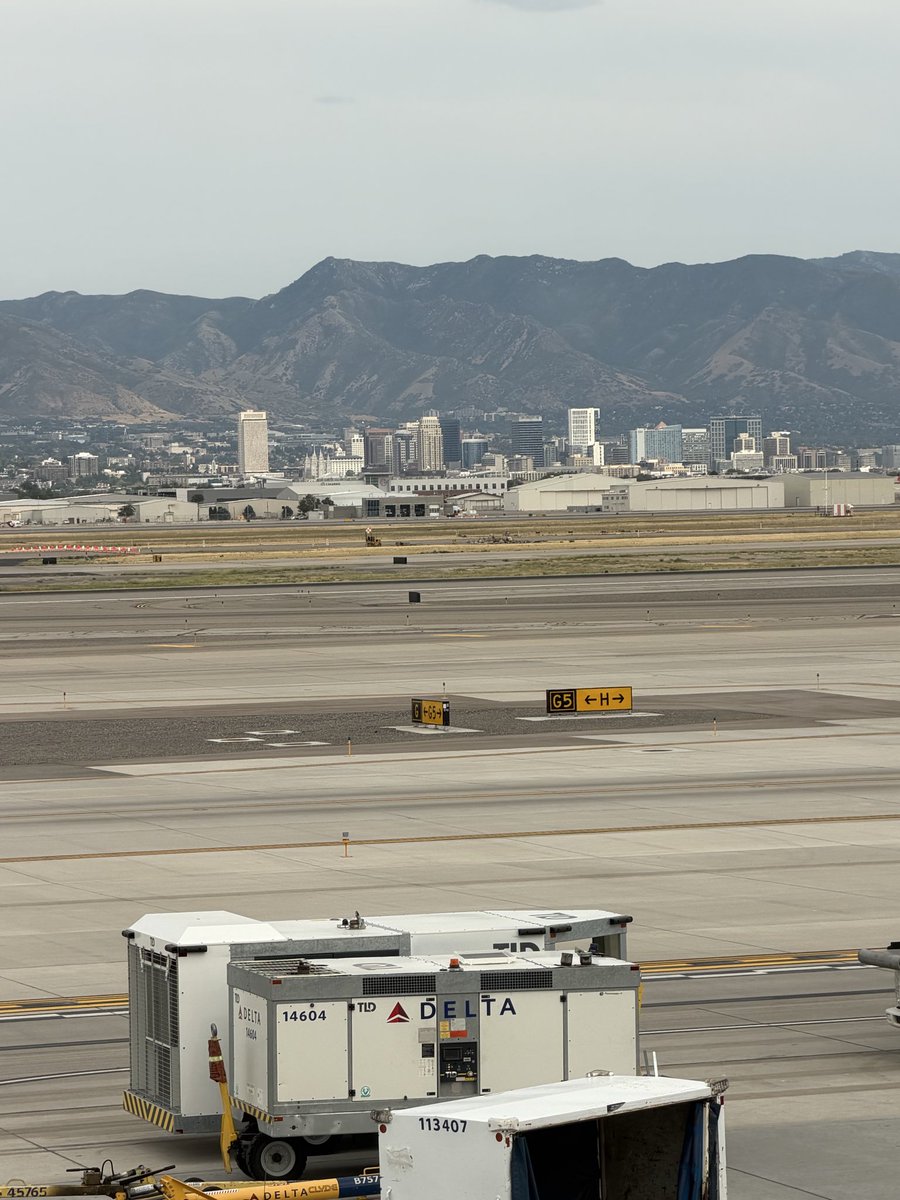 macjh1212's tweet photo. Still mad I had to connect in Salt Lake City but it’s a really nice airport and the view is great. https://t.co/VemRgxDEwj