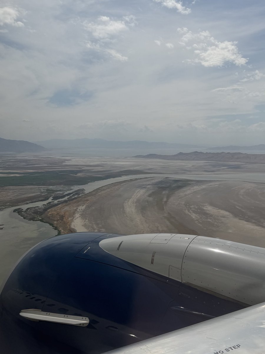 macjh1212's tweet photo. Still mad I had to connect in Salt Lake City but it’s a really nice airport and the view is great. https://t.co/VemRgxDEwj