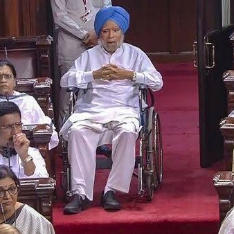 Amockx2022's tweet photo. Define hypocrisy 🚨

👉 People who tweeted against Dr Manmohan Singh during IAC movement 

Akshay Kumar 
Juhie Chawla
Amithabh Bachchan 
Anupam Kher 
Manoj Joshi 
Anjana Om Kashyap 
Sudhir Chaudhary 
Baba Ramdev 

👉 People who tweeted yesterday to apologize after Dr Manmohan Singh's name getting closed in Coal scam

NONE OF THEM, ERROR 420 ❌

But as he said, history will be kinder to him