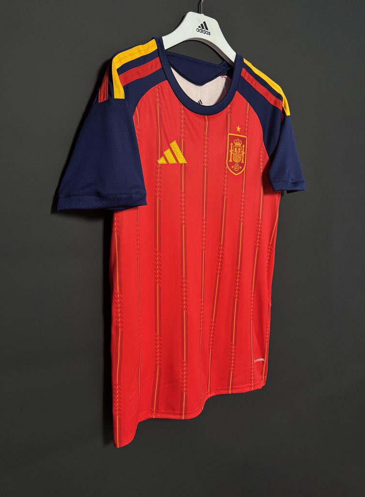 ddshir1's tweet photo. Please select your home team for the World Cup https://t.co/fUBS8bqWxF
