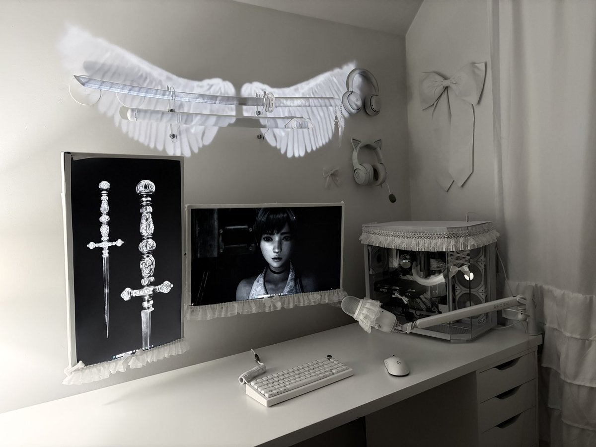 seraholic's tweet photo. setup recently #egirl https://t.co/6IMo9iXwhA