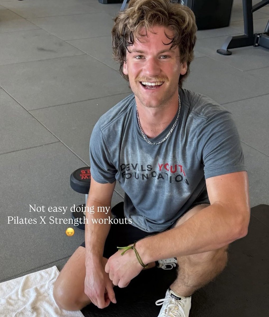 hischiersdevils's tweet photo. dawson please shave it https://t.co/R1f5JlzP0V