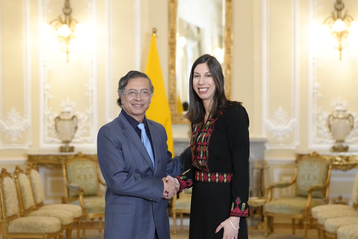 petrogustavo's tweet photo. He recibido las credenciales de la embajadora de Palestina. https://t.co/QVgzGPxOrK