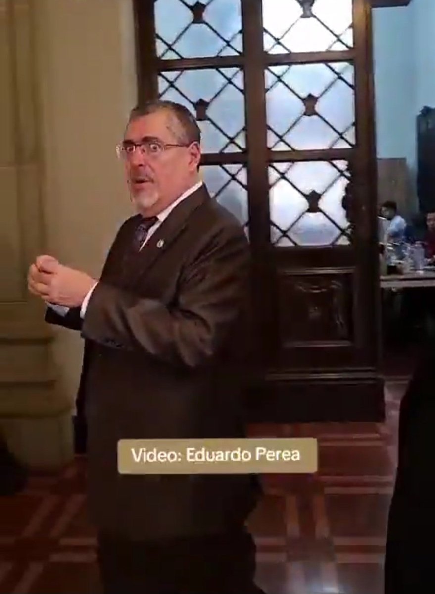 LegisladorGt's tweet photo. Cada día le aflora más lo hueco a ese tu presidente 🤢 https://t.co/lt1HwRq593