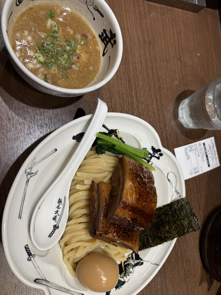 tnelt324's tweet photo. 昨日の29の日
武仁肉🥩超食べにきたが売り切れ（ ;  ; ）

限定ラーメンと迷ったが、角煮が食べたかったので

武仁肉2倍つけ麺🥩堪能

隣のお客さんは麺3倍💦
あの量は、無理🙅

#麺屋武蔵 https://t.co/1EGxyGteIF