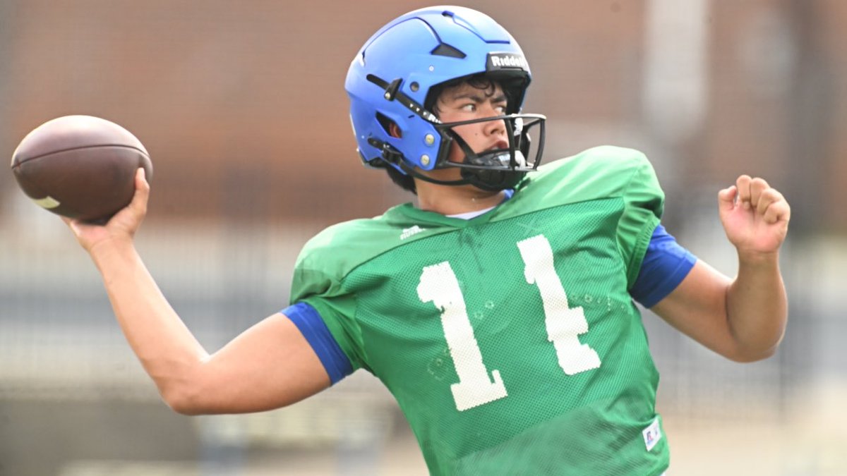 Dawg_Post's tweet photo. Georgia fans need to keep a close eye on this elite in-state quarterback this fall 👀

"I feel like priority for them. I’ll definitely be back up there for a game or two this season.”https://t.co/o4uUuaJnXm https://t.co/FjPydevICv