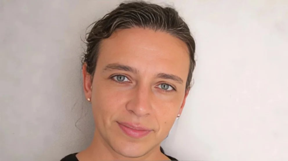 Joepsi's tweet photo. Ella era Vica Monteros, una mujer trans a la que mataron de 30 PUÑALADAS en su casa.

Su asesino es Maximiliano Sallito, un libertario que se la pasaba diciendo acá que quería matar putos.

 Para cuando Milei diga que lo que se dice en twitter no importa. https://t.co/OUHOYCMTXr