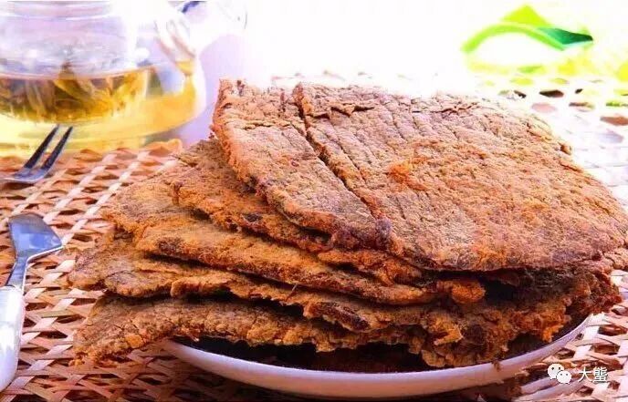 DiscoverLedong's tweet photo. 😋 Ledong yellow beef is tender with a springy bite, the skin-on cuts delightfully crunchy, loaded with amino acids, low in fat, and a total crowd-pleaser at any local feast.
👩‍🍳 There's a style for every craving: dry-fried and aromatic, charcoal-grilled and juicy, or swished through hot pot. But my personal favorite? Quick stir-fry with shredded bamboo shoots — crisp meets silky, and it's so good it should be illegal. 
👬🏻 Good friends, good meat — that's the rule.

#InternationalFriendshipDay #HainanCarnival #Hainanvisafree #chinatravel  #Tasteofledong  #Chinesecuisine #picoftheday