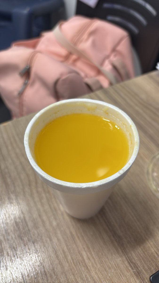TheQueenieEye's tweet photo. Acabei de chegar no plantão, mas antes tive que passar na Seven para comprar um chá para acalentar meu coração https://t.co/7YJf6Mn77t