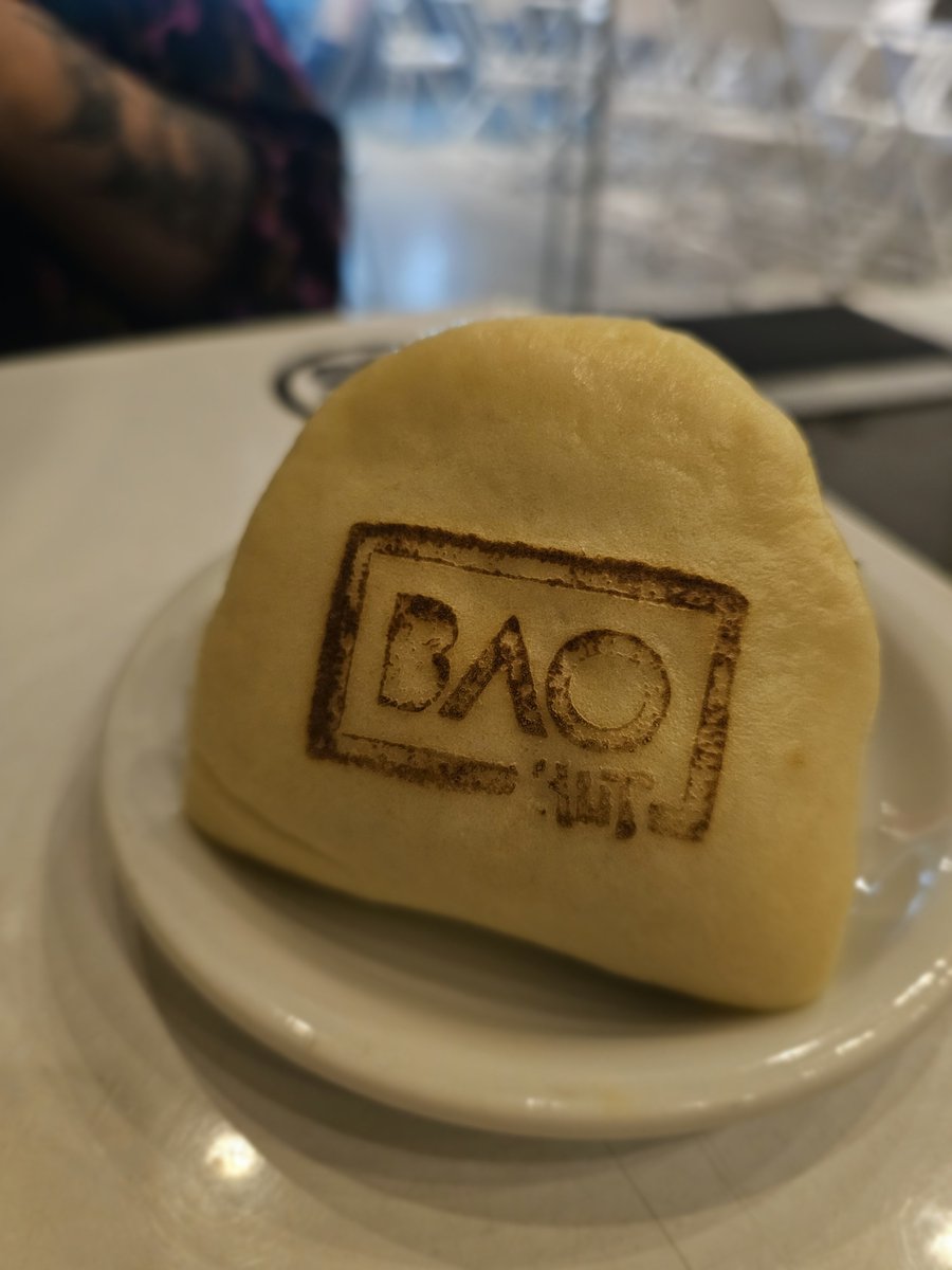 matheuslaneri's tweet photo. Pra quem for de São Paulo ali na região do Metrô Santa Cruz tem um restaurante chamado BAO HUT que eu recomendo demais. Primeira foto é porção de frango com buttermilk, segunda foto bao de frango apimentado e na terceira um kare de moela maravilhoso https://t.co/W1Xhx9qQ73
